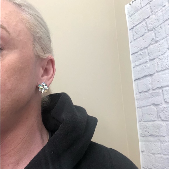 🌸Kate Spade Crystal Cluster Earrings🌸 - Picture 5 of 6